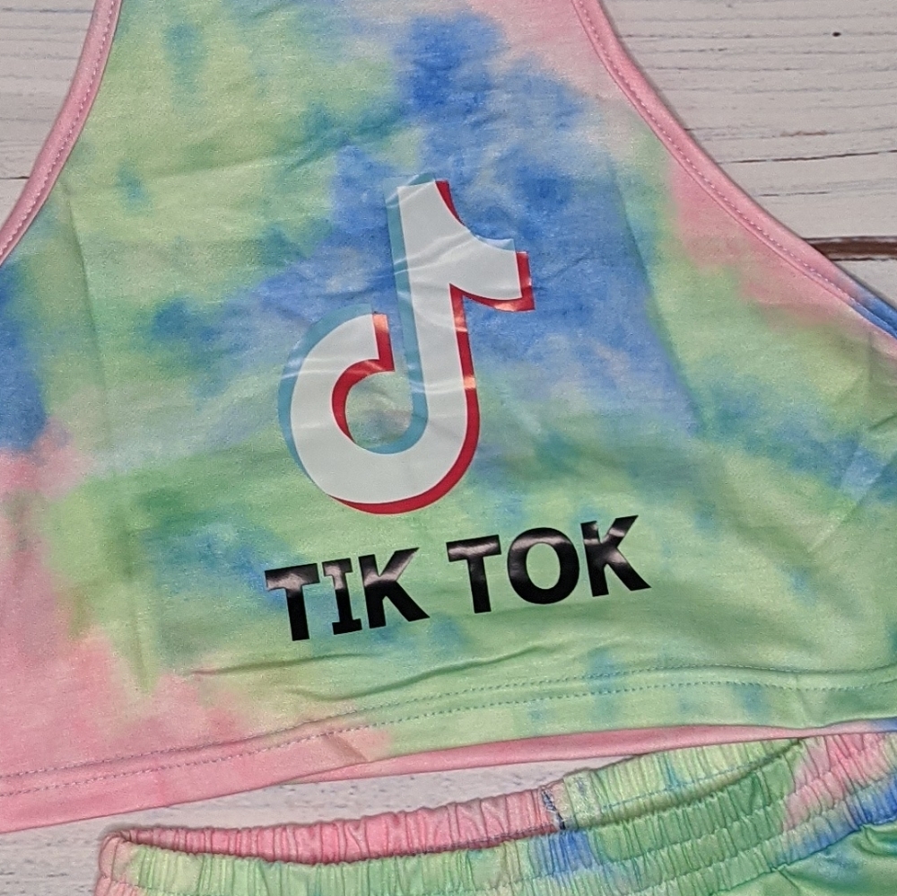 Tiktok two-piece - Picture 2 of 3